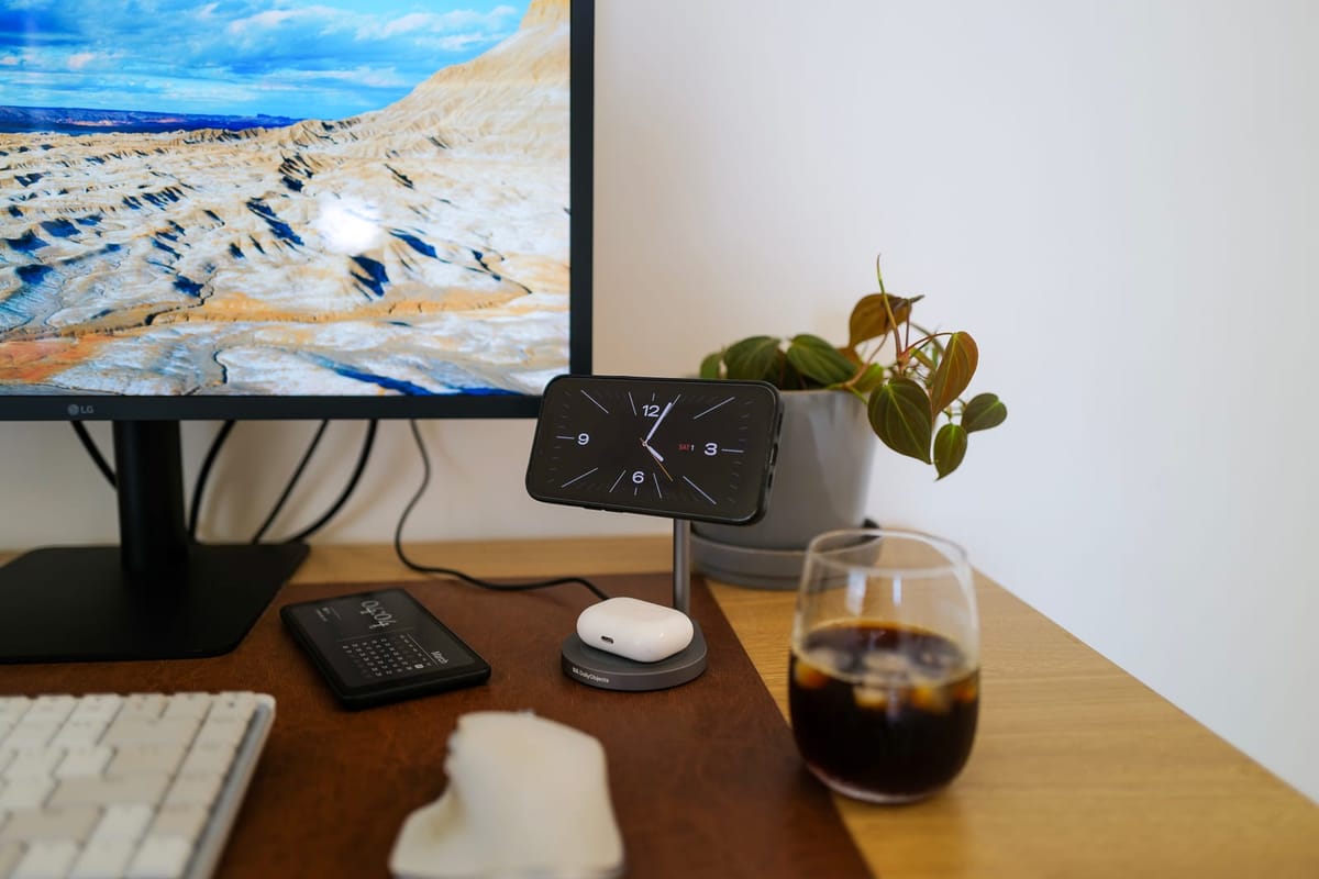 Desk mat & wireless charger