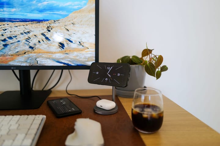 Desk mat & wireless charger